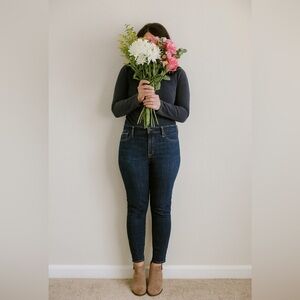 Old Navy Women's Dark Blue Curvy Profile Jeans, Mid Rise, Short, size 12